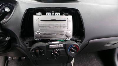 Hyundai i20 09-12 1-DIN Autoradio Einbauset Adapter Kabel Radioblende silber 