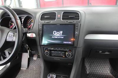 VW Golf 6 Nachrüstradio mit extragroßem Bildschirm
